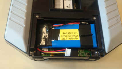 TaranisX7-Lipo-1.jpg (598127 octets)